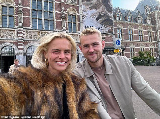 迷占卜+算命 二人已分居将离婚 灵修分歧成导火索开元棋牌app曼联26岁后卫陷入婚姻噩梦:妻子沉(图4) 迷占卜+算命 二人已分居将离婚 灵修分歧成导火索开元棋牌app曼联26岁后卫陷入婚姻噩梦:妻子沉(图4)