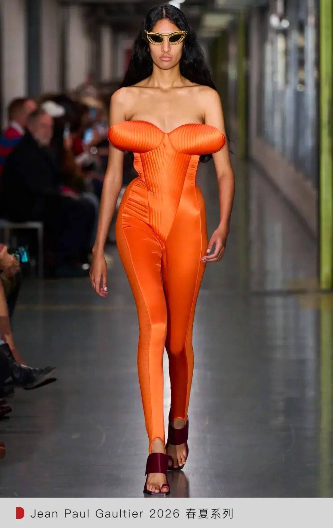 春夏巴黎时装周：谁在逼近国际舞台中心？开元棋牌WWD LIVE 直击 2026(图5)