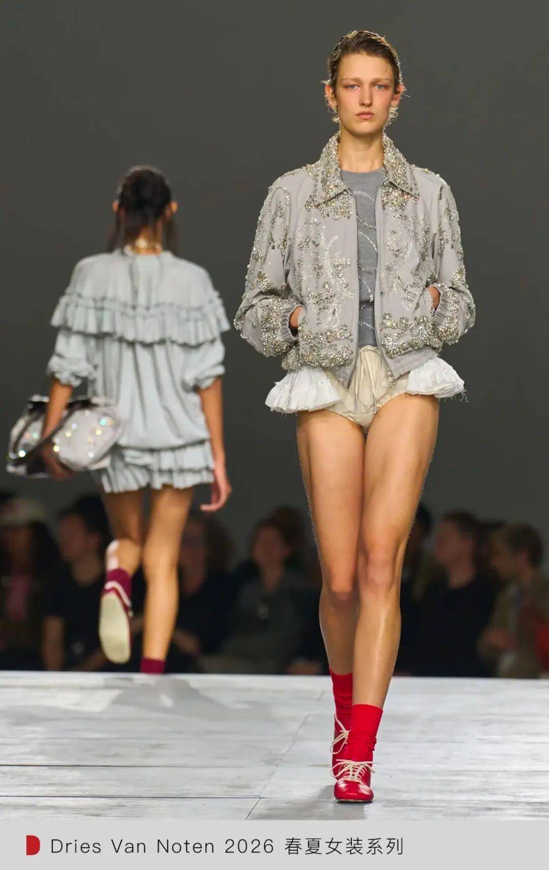 春夏巴黎时装周：谁在逼近国际舞台中心？开元棋牌WWD LIVE 直击 2026(图8)