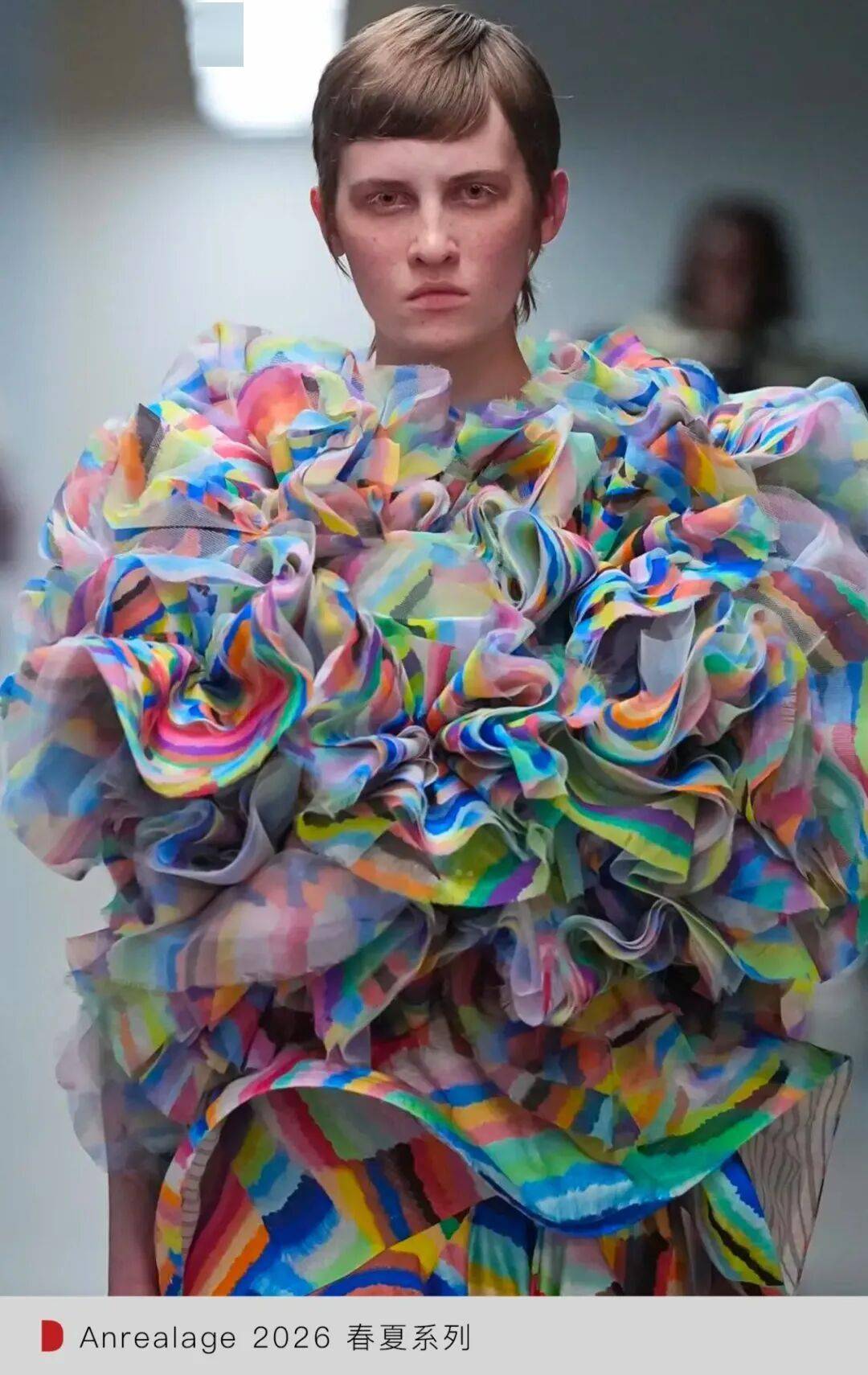 春夏巴黎时装周：谁在逼近国际舞台中心？开元棋牌WWD LIVE 直击 2026(图10)