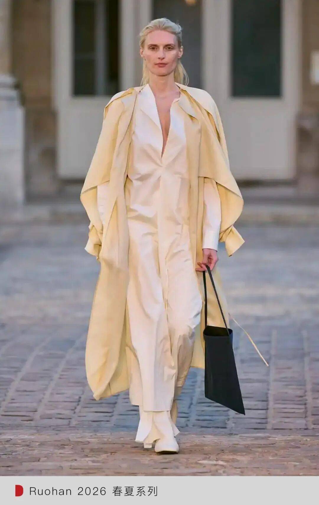 春夏巴黎时装周：谁在逼近国际舞台中心？开元棋牌WWD LIVE 直击 2026(图17)